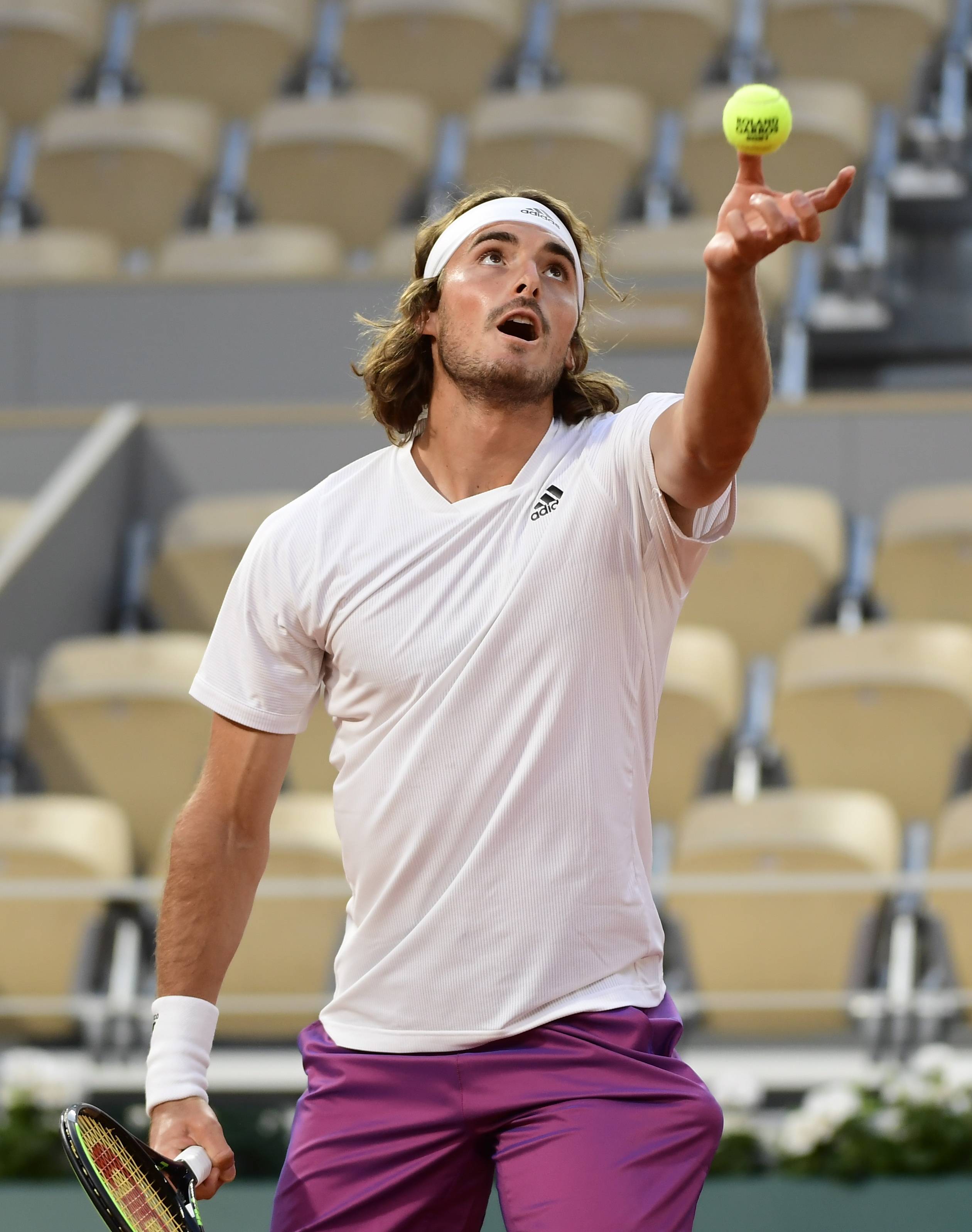 日本网球队碾压英国网球队，西西帕斯送出助攻